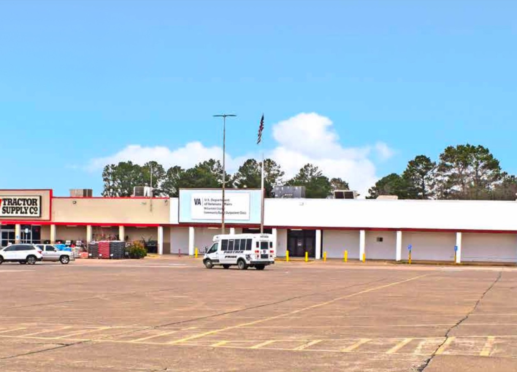901 E Washington St retail exterior